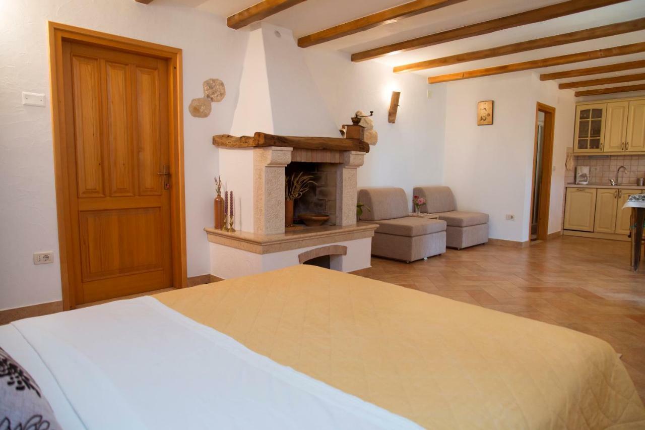 Apartments Tinka Brseč Extérieur photo
