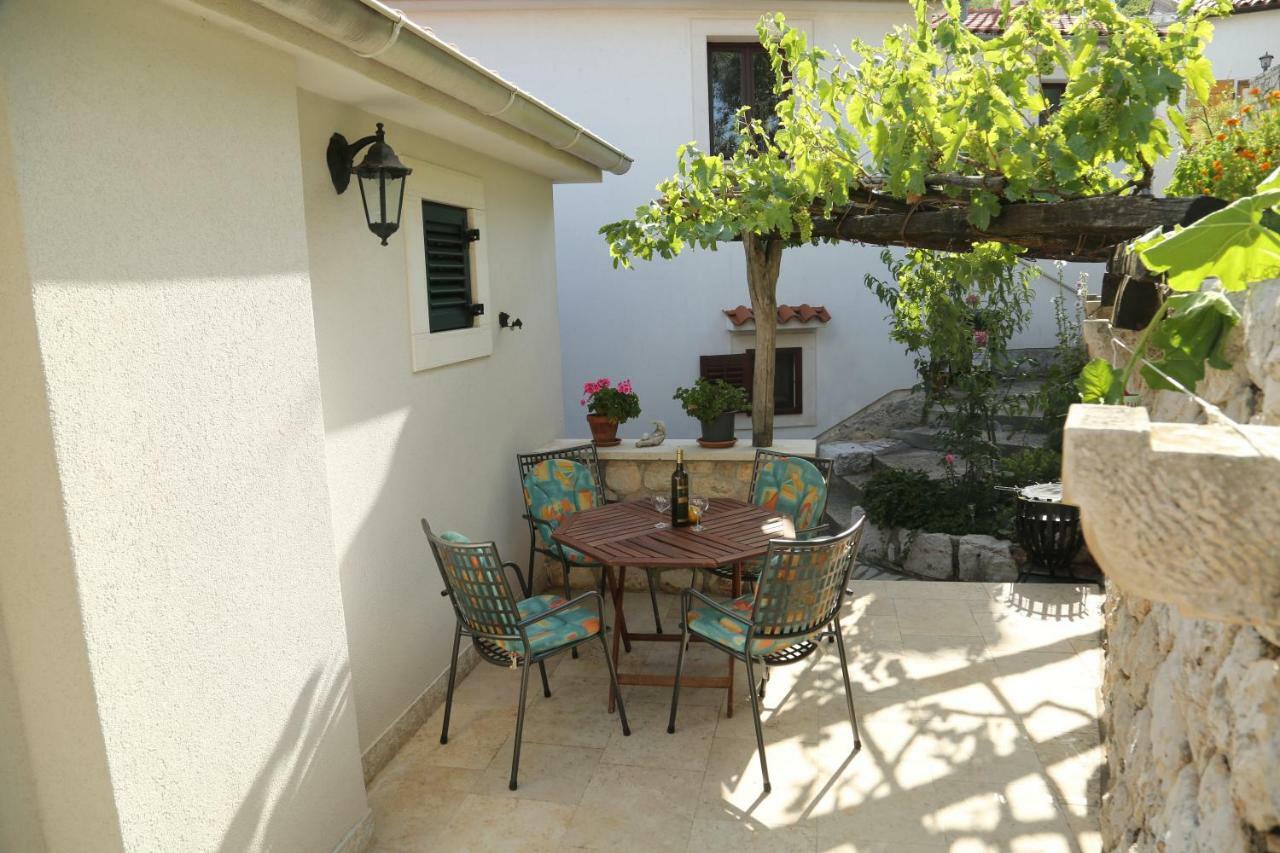 Apartments Tinka Brseč Extérieur photo